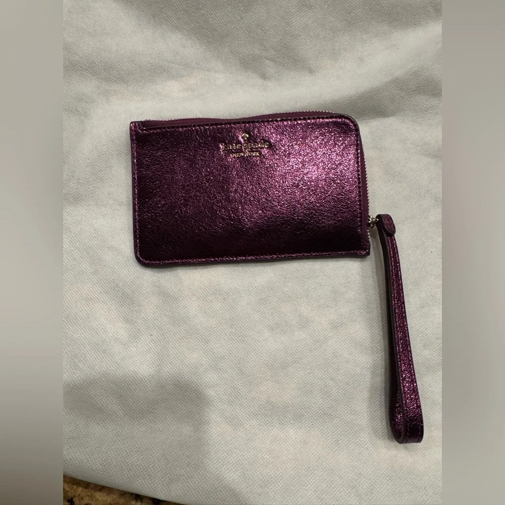 Kate Spade Lucy Small L-zip Wristlet Raspberry Metallic Leather NWT - Picture 1 of 7